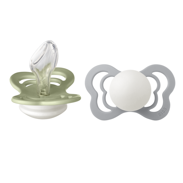 Set 2 suzete Fosforencente Couture GLOW Silicon, tetina anatomica, 6 luni + Sage/Cloud Bibs